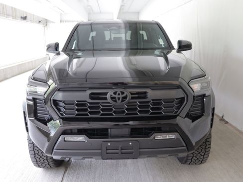 Used 2024 Toyota Tacoma TRD Off-Road w/ TRD Off Road Upgrade Package AWD/4WD image 3