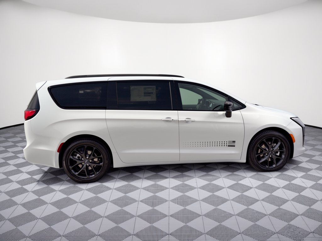 New 2027 Chrysler Pacifica Select FWD image 8