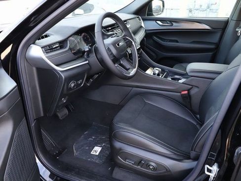 New 2025 Jeep Grand Cherokee Altitude AWD/4WD image 9