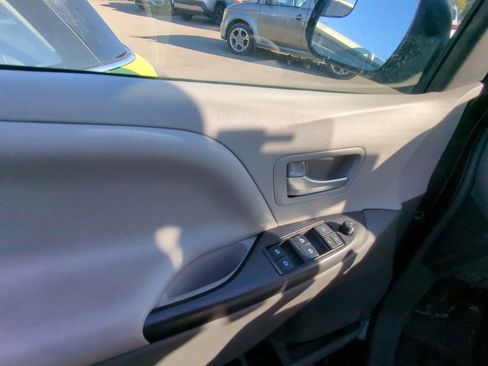 Used 2018 Toyota Sienna LE AWD/4WD image 8