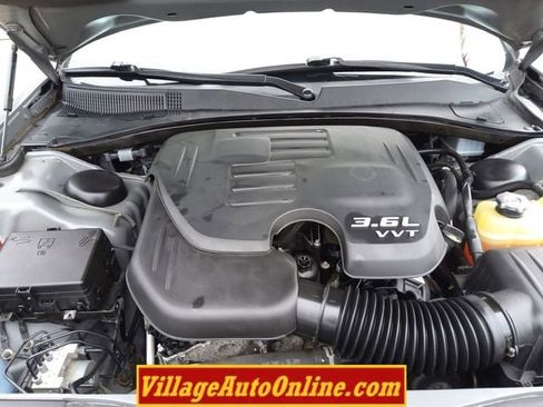 Used 2018 Chrysler 300 Touring w/ Sport Appearance Package image 43