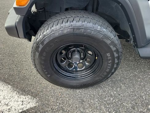 Used 2019 Jeep Wrangler Sport image 5