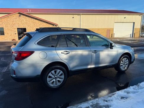 Used 2016 Subaru Outback 2.5i Premium image 4
