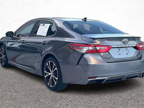 Certified 2019 Toyota Camry SE image 5