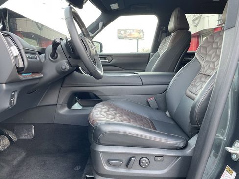 Certified 2025 Nissan Armada Platinum Reserve image 10