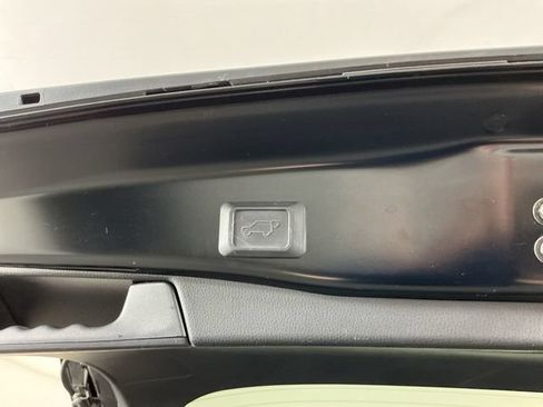Used 2020 Toyota RAV4 Limited AWD/4WD image 32