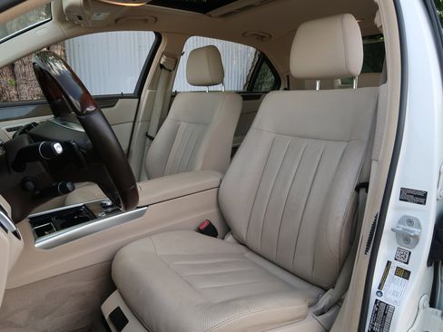 Used 2014 Mercedes-Benz E 550 4MATIC Sedan image 12