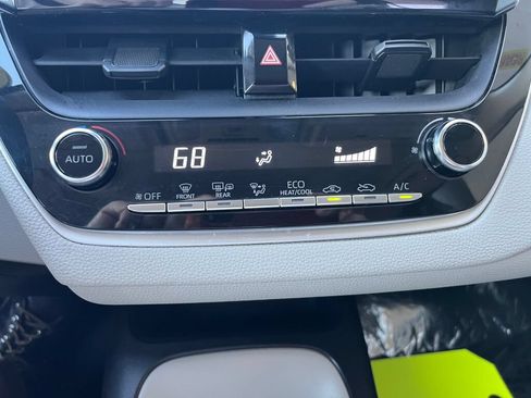 Used 2020 Toyota Corolla LE FWD image 17
