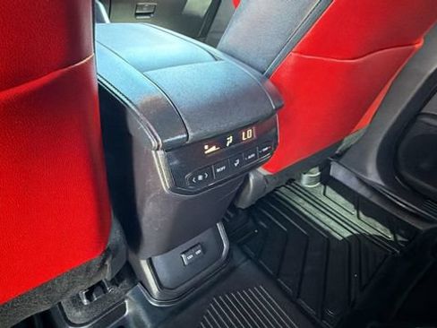 Used 2023 Toyota Highlander XSE AWD/4WD image 17