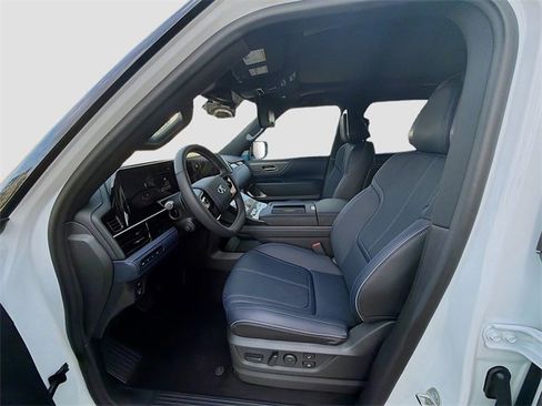 New 2026 INFINITI QX80 4WD image 18