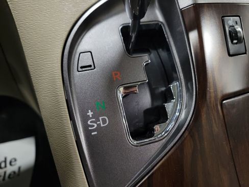 Used 2013 Toyota Venza XLE w/ XLE Premium Pkg image 16