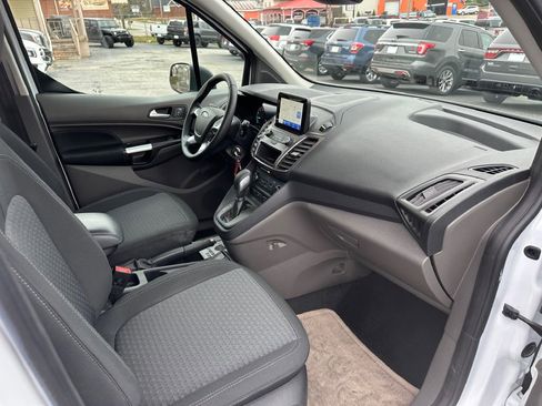 Used 2022 Ford Transit Connect XLT image 19