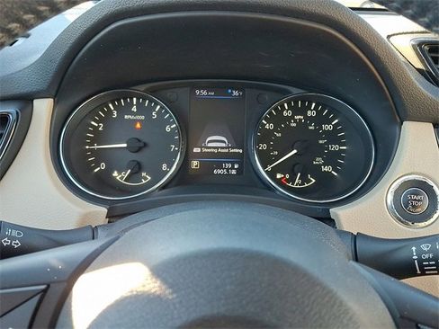 Used 2020 Nissan Rogue SL w/ Premium Package image 18