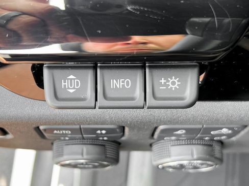 Used 2024 Chevrolet Silverado 1500 ZR2 image 9