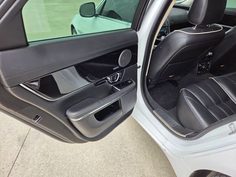 Used 2014 Jaguar XJ AWD image 15