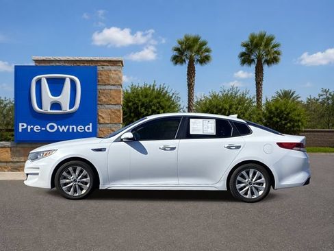Used 2018 Kia Optima LX w/ 17" Alloy Wheels Package FWD image 2