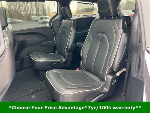 Certified 2025 Chrysler Pacifica Limited image 38