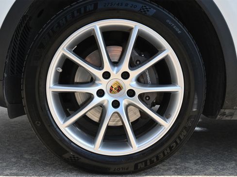 Used 2019 Porsche Cayenne image 28