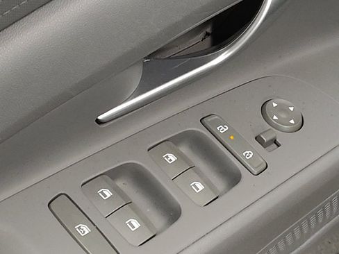 Used 2024 Hyundai Elantra SE image 27