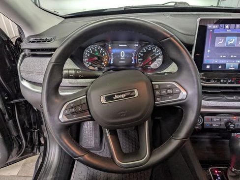 Used 2022 Jeep Compass Latitude w/ Sun and Sound Group AWD/4WD image 18