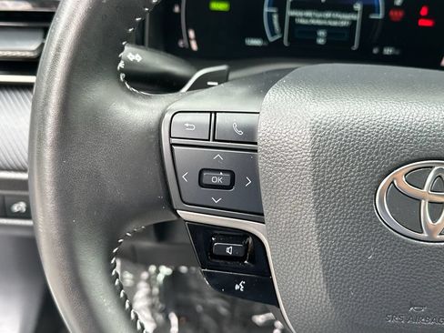 Used 2025 Toyota Camry SE FWD image 18