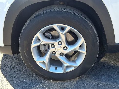 Certified 2024 Chevrolet Trax LS w/ LS Convenience Package FWD image 32