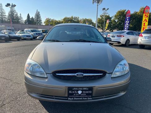 Used 2003 Ford Taurus SE image 2