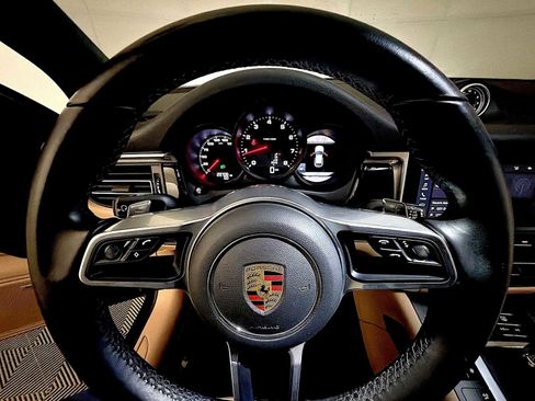 Used 2021 Porsche Macan image 13