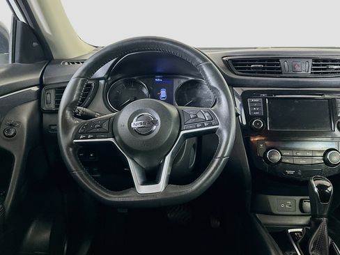 Used 2018 Nissan Rogue SV FWD image 17
