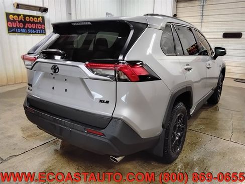 Used 2025 Toyota RAV4 XLE w/ Convenience Package FWD image 3
