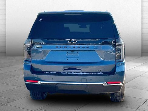 Used 2025 Chevrolet Suburban LT image 3