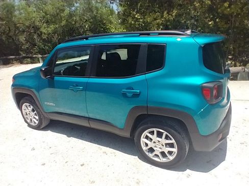 Used 2022 Jeep Renegade Latitude w/ Convenience Group AWD/4WD image 3