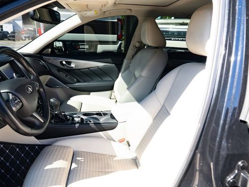 Used 2017 INFINITI Q50 Sport RWD image 16