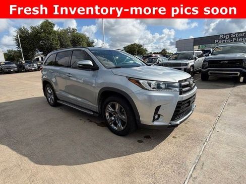 Used 2019 Toyota Highlander Limited Platinum FWD image 5
