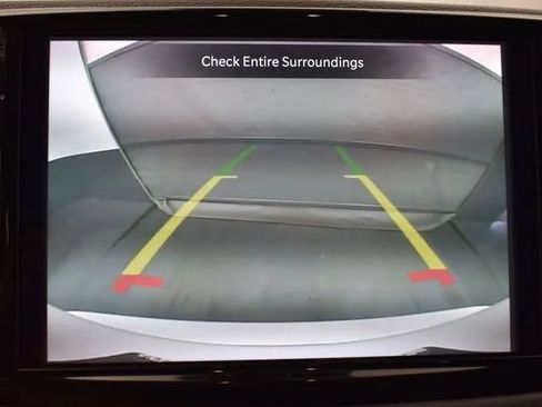 Used 2024 Chrysler Pacifica Touring-L FWD image 31