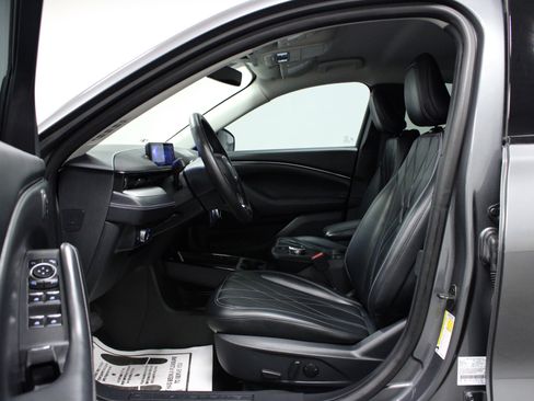 Used 2021 Ford Mustang Mach-E Select image 12