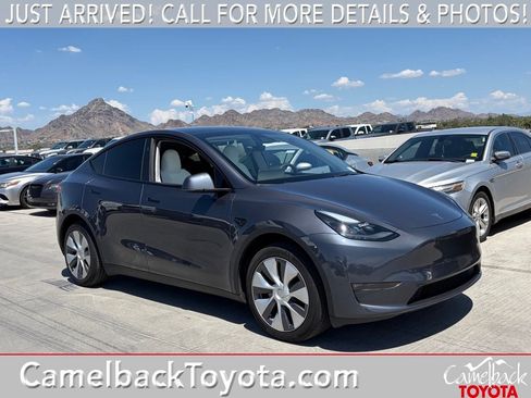 Used 2023 Tesla Model Y Long Range AWD/4WD image 1