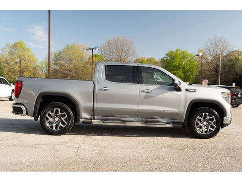 New 2026 GMC Sierra 1500 SLT image 9