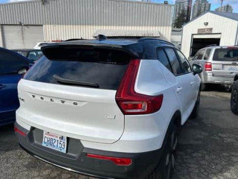 Used 2023 Volvo XC40 Recharge Ultimate image 8