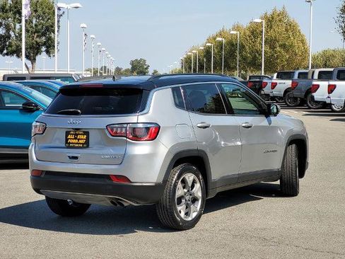 Used 2019 Jeep Compass Limited FWD image 4