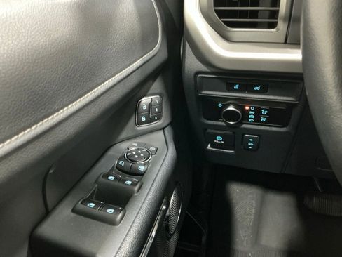 Used 2024 Ford Expedition XLT image 18