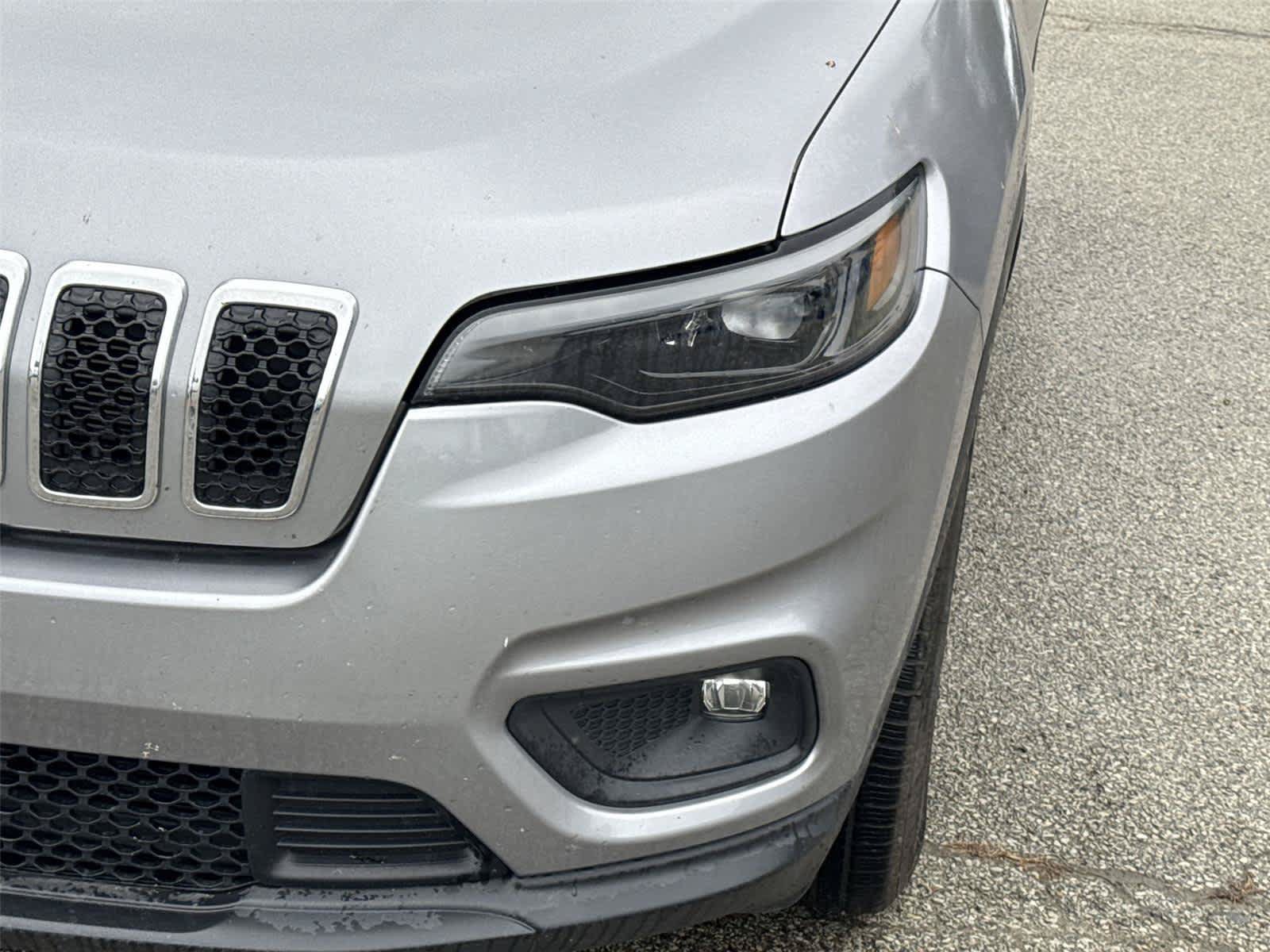 Used 2020 Jeep Cherokee Latitude Plus w/ Cold Weather Group AWD/4WD image 9