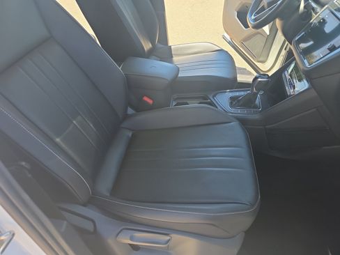 Used 2022 Volkswagen Tiguan SE w/ Panoramic Sunroof Package FWD image 19
