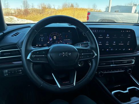 Used 2025 Chevrolet Traverse Z71 AWD/4WD image 4