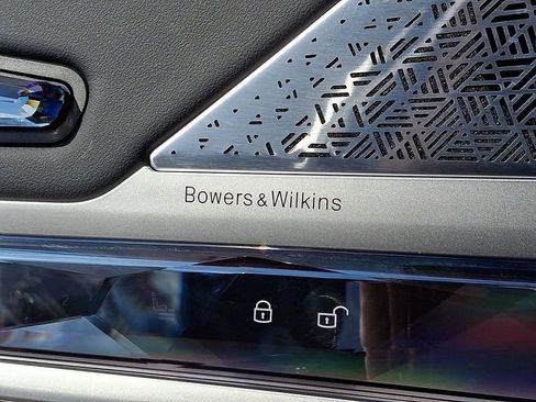 Certified 2025 BMW 750e xDrive w/ Executive Package image 27