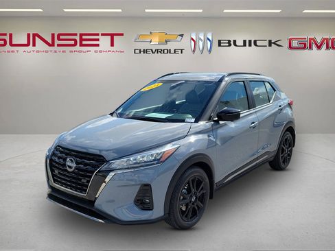 Used 2023 Nissan Kicks SR w/ SR Premium Package image 8