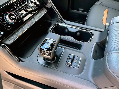 Certified 2025 GMC Sierra 1500 AT4 w/ AT4 Premium Package image 11