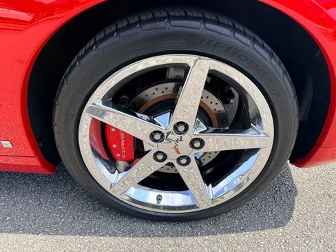 Used 2006 Chevrolet Corvette Coupe w/ Preferred Equipment Group RWD image 34