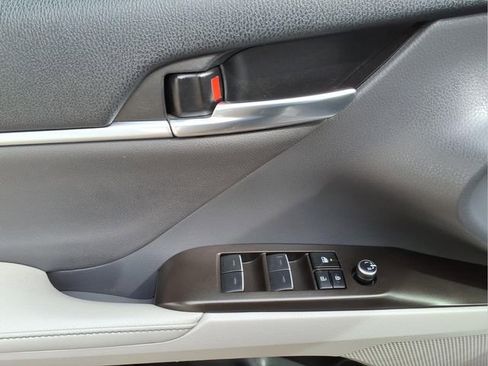 Used 2023 Toyota Camry XLE image 11