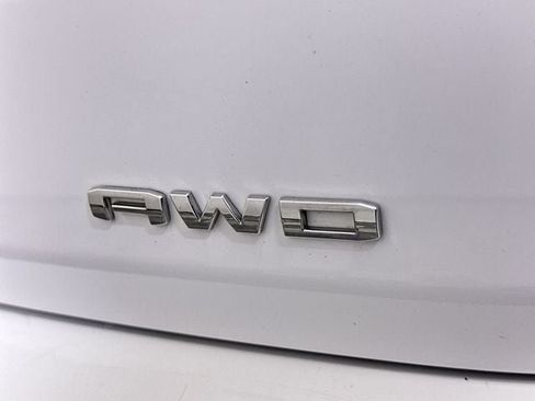Used 2024 GMC Terrain SLT AWD/4WD image 33